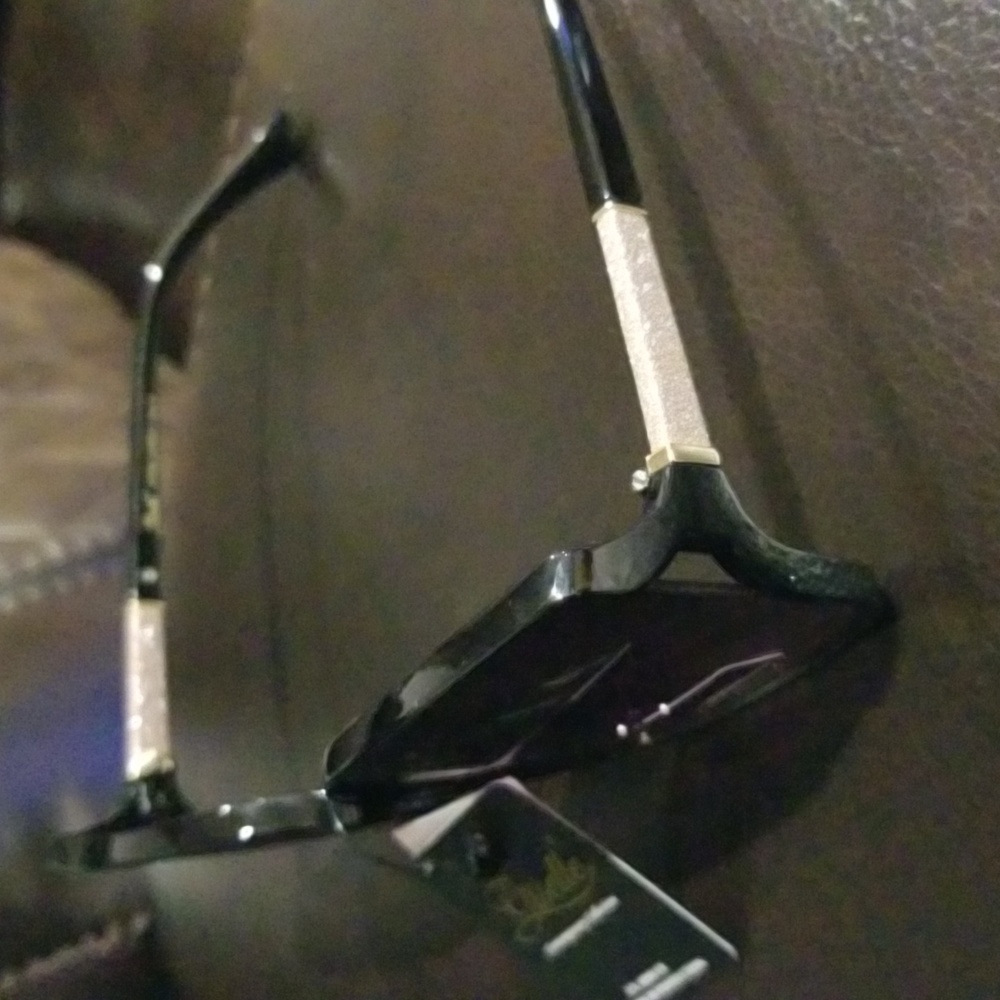Sunglasses - Picture 5 of 8